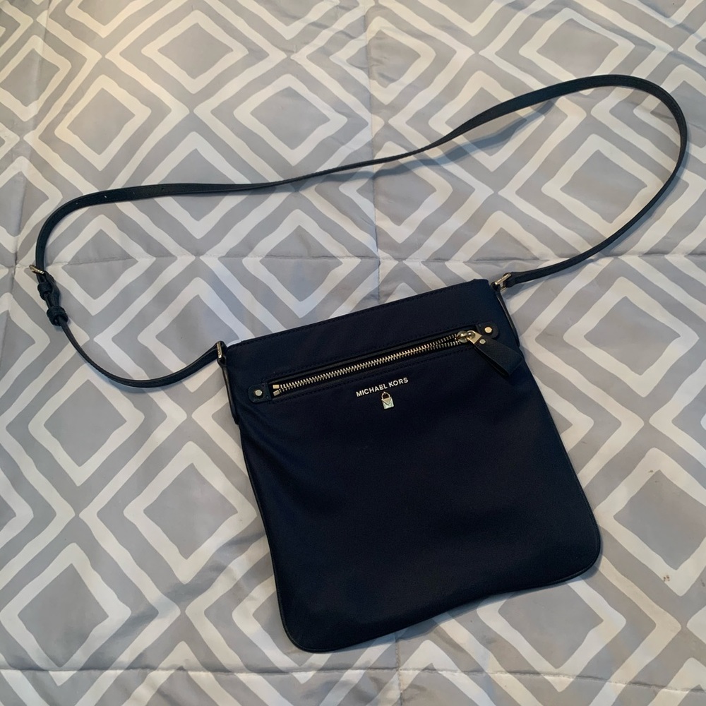 Michael Kors Nylon Kelsey LG Crossbody